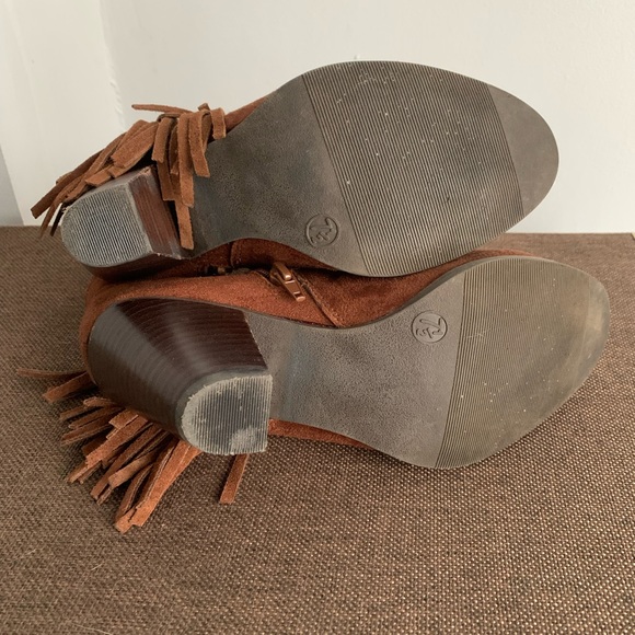 Madden Gurl Fringe Suede Heeled Booties 7.5 - Picture 3 of 3